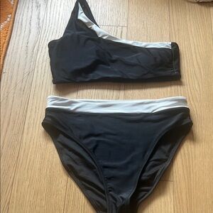 Black and White One-Shoulder Bikini Set